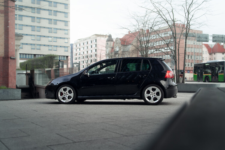 Volkswagen Golf V – wysoki komfort, znakomite właściwości jezdne i więcej wersji nadwoziowych